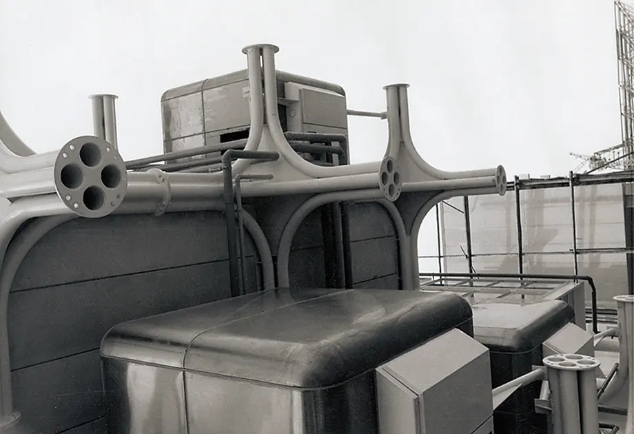 パビリオンの建設風景の写真