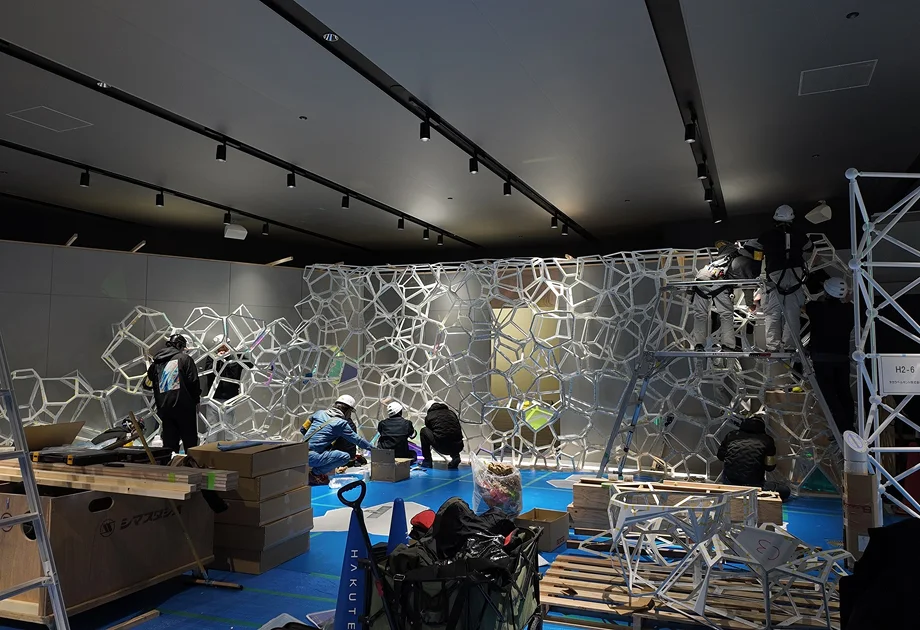 展示ブース施工中の写真