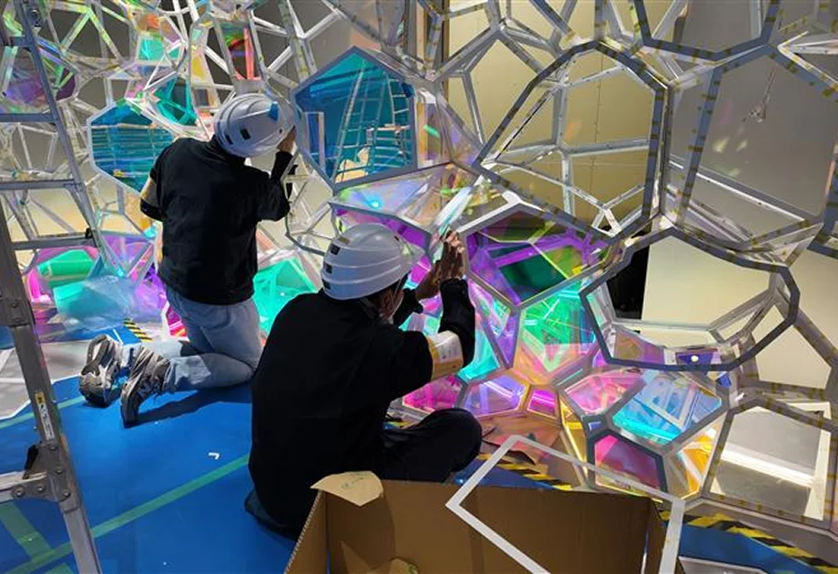 展示ブース施工中の写真