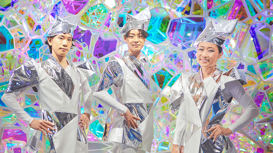 世界的デザイナー コシノジュンコ氏が手掛けた「大阪ヘルスケアパビリオン」当社展示スタッフユニフォームを教育機関へ寄贈